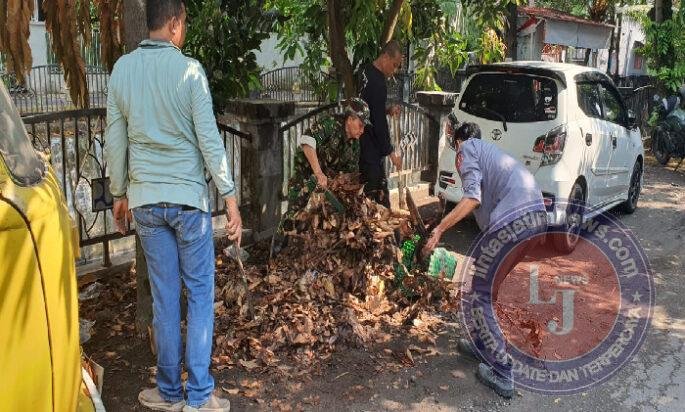 Gandeng Tim Saberling, Babinsa Kadipiro Pelopori Kerja Bakti Pembersihan Lingkungan