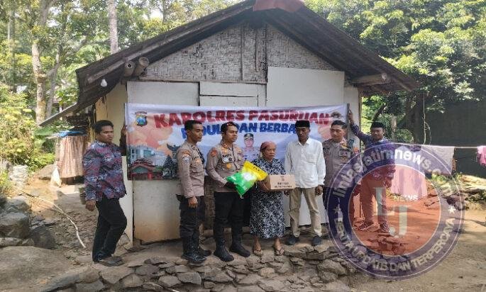Kapolres Pasuruan Blusukan Salurkan Bantuan Sosial ke Warga Kurang Mampu di Pasrepan