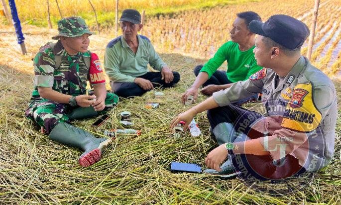 Dimanapun Tempatnya, Semboyan Babinsa Jalin Komsos Dengan Warga Wilayah Pacitan