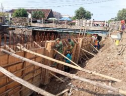 Tak Kenal Lelah, Melalui TMMD Sengkuyung tahap II Koramil 04/Jebres Tanamkan Semangat Gotong Royong Di Masyarakat