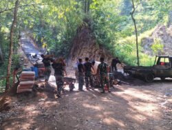Satgas TMMD Dibantu Warga Tuntaskan Rabat Jalan