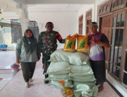Babinsa Kodim Ponorogo Pendampingan Penyaluran Bantuan Benih Padi