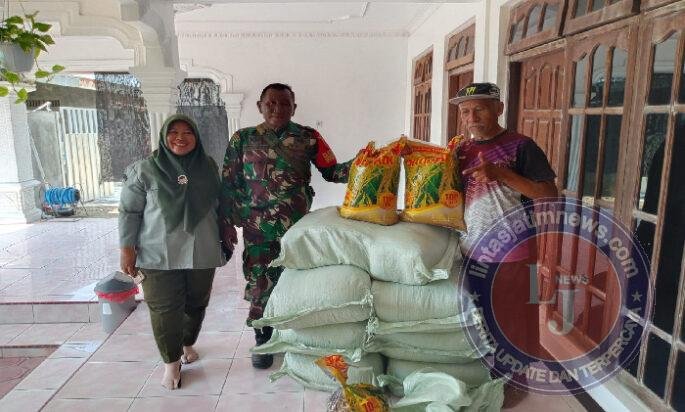 Babinsa Kodim Ponorogo Pendampingan Penyaluran Bantuan Benih Padi
