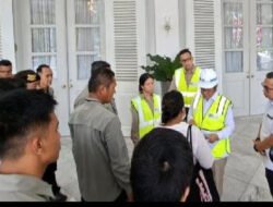 Warga Meruya Utara Menangis di Balai Kota, Adukan Penutupan Akses Jalan ke Pramono