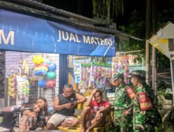 Melalui Patroli Malam, Babinsa Mengajak Warga Wujudkan Wilayah Yang Aman