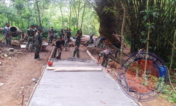Jalan Hampir Tuntas, Semangat Gotong Royong TMMD Trenggalek Tak Surut