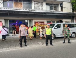 Hangatkan Suasana Kenaikan Isa Almasih, Babinsa Pandean Jaga Keamanan Jemaat di Caruban