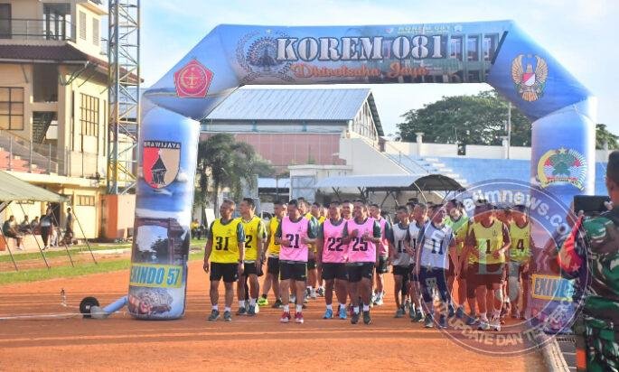 Keringat Prajurit dan ASN di Stadion Wilis, Wujud Komitmen Jaga Kebugaran dan Kesiapan Tugas