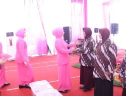 Ketua Bhayangkari Jatim Tinjau UMKM dan Serahkan Tali Asih di Polres Pasuruan