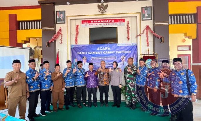 Di Pendopo Kecamatan Paciran, Sami’an Serahkan Tongkat Komando Kepada Teguh Bagio