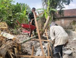 Demi Keselamatan Lingkungan, Babinsa dan Warga Luworo Kompak Bangun Talud