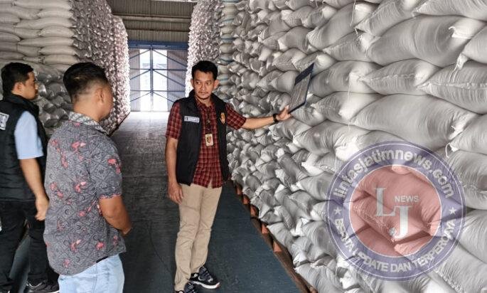 Satgas Pangan Polres Ngawi Cek Gudang Bulog Pastikan Stok Beras dan Jagung Aman