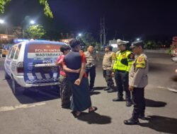 Patroli Dialogis Polres Pelabuhan Tanjungperak Imbau Warga di Pesisir Surabaya Antisipasi Banjir Rob