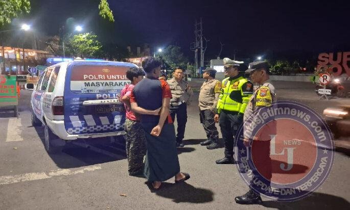 Patroli Dialogis Polres Pelabuhan Tanjungperak Imbau Warga di Pesisir Surabaya Antisipasi Banjir Rob