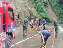 Longsoran Tanah Menutup Jalan, TNI – Polri dan Unsur Terkait Bersinergi Kerja Bakti