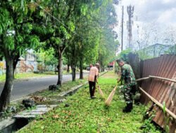 Pelopori Kebersihan Lingkungan,Babinsa Manahan Bersama Warga Gotong Royong Bersihkan Rumput Liar