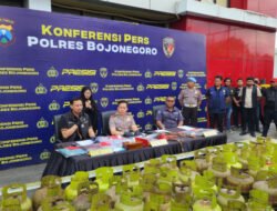 Polres Bojonegoro Amankan Tersangka Pengoplos LPG Subsidi 3 Kg dan Ratusan Tabung Gas