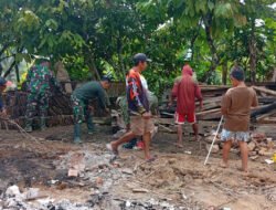 Gotong Royong TNI dan Warga Warnai Renovasi Rumah Mbah Giyem di Trenggalek