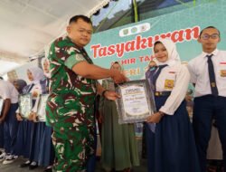 Babinsa Koramil Panggul Hadiri Tasyakuran Akhir Tahun SMPN 2 Panggul, Motivasi Siswa Lanjutkan Pendidikan