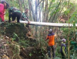 Saluran Irigasi Putus, TNI dan Warga Sokoboyo Bersatu Demi Sawah Tetap Mengalir