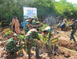Kodim 0806/Trenggalek dan Pemkab Tanam 1.500 Mangrove di Watulimo Untuk Gegah Abrasi