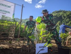 Kodim Pacitan Hijaukan Pesisir Watu Mejo Dengan Penanaman 1.770 Bibit Mangrove
