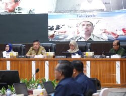 Jaga Stabilitas Harga, Sekjen Kemendagri Minta Bulog Percepat Distribusi Minyak Goreng ke Indonesia Timur