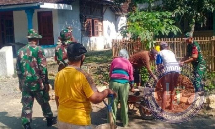 Rawat Tradisi Gotong Royong, TNI dan Warga Bahu-Membahu Bangun Talud Penahan Tanah