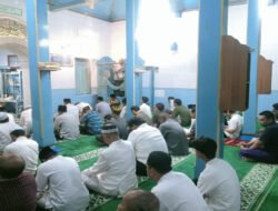 Berikan Rasa Aman, Babinsa Kepatihan Wetan Laksanakan Pengamanan Sholat Idul Adha 1447H/2026 M