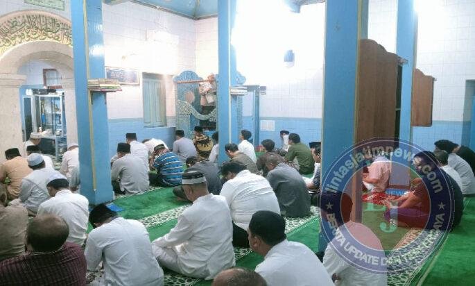 Berikan Rasa Aman, Babinsa Kepatihan Wetan Laksanakan Pengamanan Sholat Idul Adha 1447H/2026 M