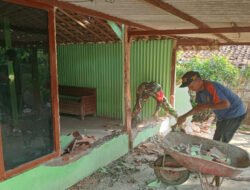 Rumah Pak Jarman Mulai Dibedah, Babinsa dan Warga Pilangkenceng Hadirkan Harapan Baru