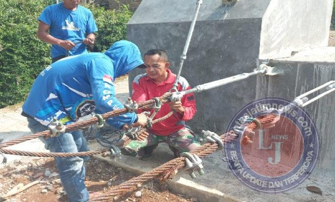 TNI dan Warga Bersatu Bangun Jembatan Perintis Garuda, Harapan Baru Penghubung Desa Nglembu