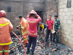 Aksi Nyata Babinsa Koramil 0801/12 Pringkuku Evakuasi Kebakaran Rumah Milik Warga