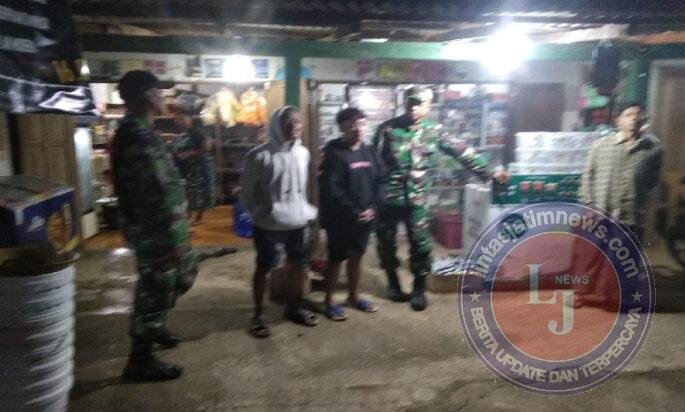 Patroli Malam Koramil Karangtengah Perkuat Rasa Aman Warga