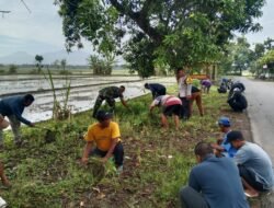 Babinsa dan Warga Purwosari Gotong Royong Wujudkan Lingkungan Bersih dan Sehat