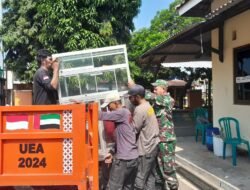 Sinergitas Babinsa Dan Linmas Joyotakan Kompak Gotong Royong Bantu Renovasi TK Taman Cerdas