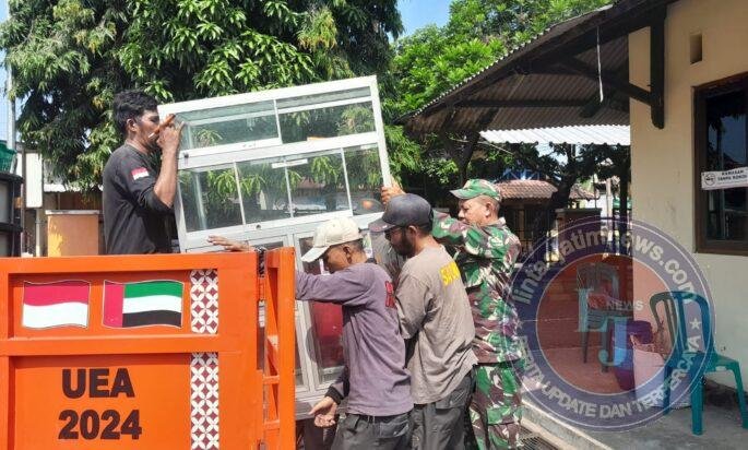 Sinergitas Babinsa Dan Linmas Joyotakan Kompak Gotong Royong Bantu Renovasi TK Taman Cerdas