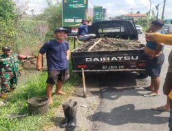 Babinsa dan Warga Ngesrep Gotong Royong Bersihkan Parit, Cegah Banjir Sejak Dini