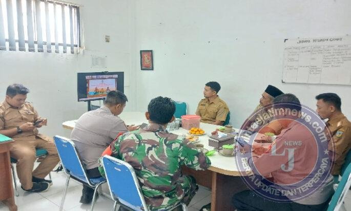 Perkuat Sinergi, Babinsa Koramil 0801/03 Arjosari Lakukan Komsos Bersama Forkopimca
