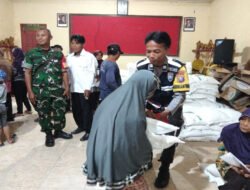Babinsa Koramil 0801/11 Donorojo Kawal Penyaluran Cadangan Pangan Pemerintah (CPP)