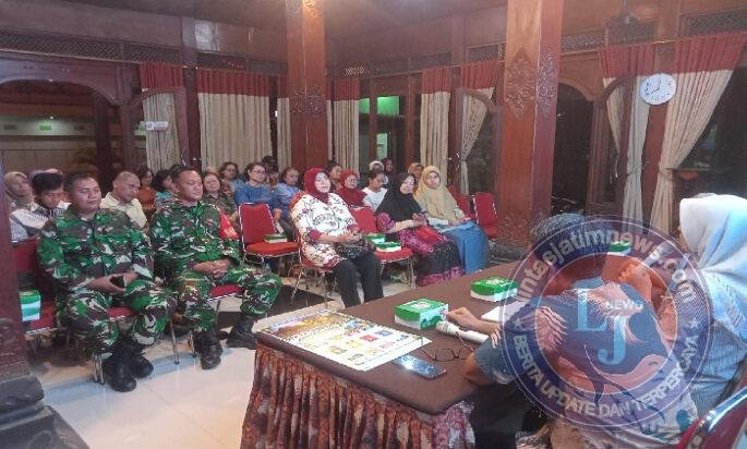 Ciptakan Lingkungan Bebas Sampah, Anggota Koramil 04/Jebres Berikan Sosialisasi Pengolahan & Pilah Sampah Kepada Warga