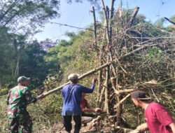 Ikut Kerja Bakti, Sarana Komsos Anggota Kodim Ponorogo Ciptakan Kemanunggalan Dengan Warga