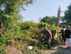 Wujud Kepedulian Lingkungan Yang Sehat, Babinsa Joyotakan dan Warga Kerja Bakti Makam Pandangan