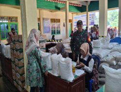 Kawal Penyaluran Cadangan Pangan Pemerintah (CPP), Babinsa Koramil 0801/05 Nawangan Berharap Tepat Sasaran
