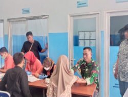 Dukung untuk Generasi Sehat dan Berkualitas, Babinsa Dampingi Pemeriksaan Kesehatan Calon Relawan SPPG