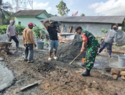 Babinsa dan Warga Pule Gotong Royong Rabat Jalan 100 Meter di Sukokidul