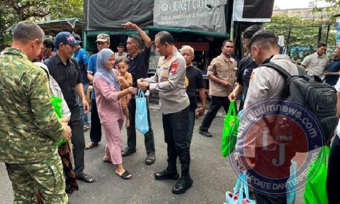 Kapolda Metro Jaya Bersama Pangdam Jaya Melaksanakan Jaga Jakarta On The Spot ke Warga Masyarakat