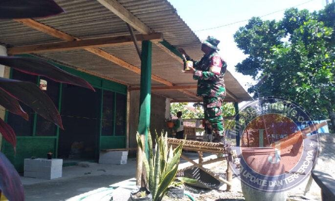 Saat Rumah Pak Samio Diperbaiki, Babinsa dan Warga Hadir Membawa Harapan