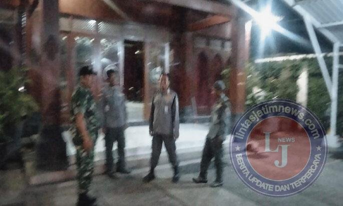 Piket Koramil 04/Jebres Bersama Linmas Patroli Malam Sambil Himbauan Kamtibmas