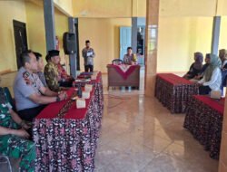 Babinsa Koramil 0801/02 Kebonagung Pantau Keamanan Jalannya Pemeriksaan Calon Perangkat Desa
